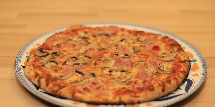 1 nebo 2 křupavé pizzy podle výběru z 8 druhů: možnost i rozvozu