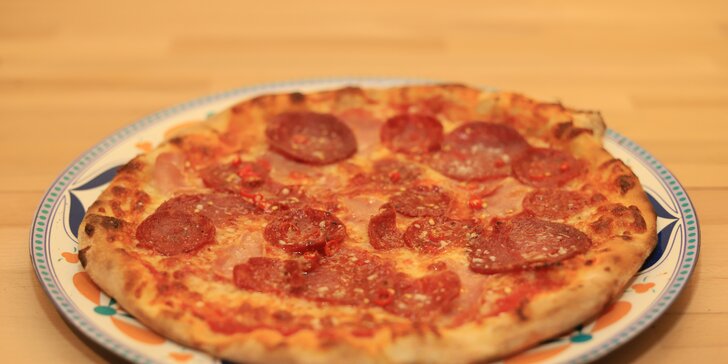 1 nebo 2 křupavé pizzy podle výběru z 8 druhů: možnost i rozvozu