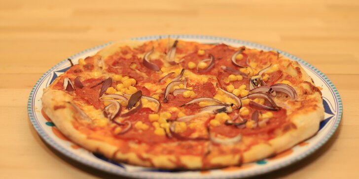 Pizza s sebou nebo na rozvoz: 1 nebo 2 křupavá italská kola podle výběru z 8 druhů