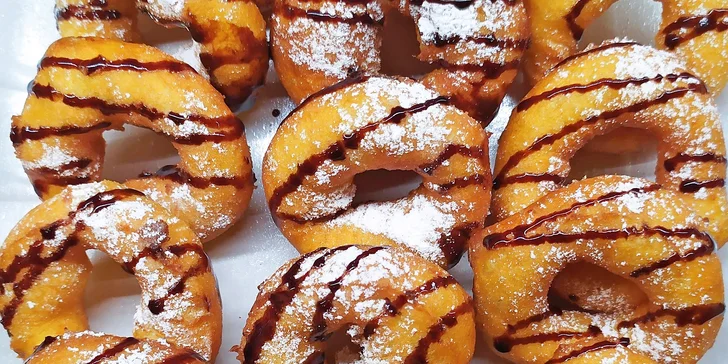 Mini donuts s jahodovou, karamelovou nebo čoko polevou s sebou: 8, 14 nebo 22 kusů