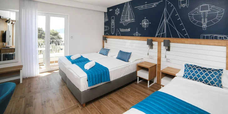 Pohodová dovolená v chorvatském Drveniku: moderní hotel 50 metrů od pláže a polopenze