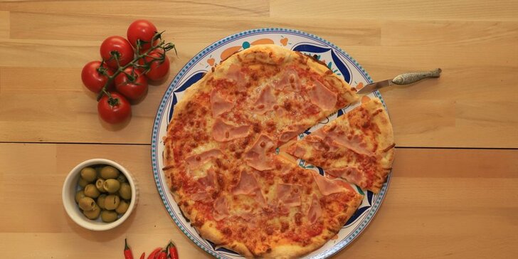 Pizza s sebou nebo na rozvoz: 1 nebo 2 křupavá italská kola podle výběru z 8 druhů