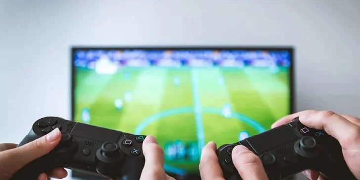 Pronájem konzole PS4 nebo XBox 360 i s pohybovým senzorem Kinect na den až týden