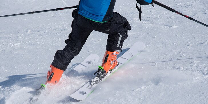 Zimní zábava u skiareálu Nové Hamry: půjčení setu na skialpy či běžky pro děti i dospělé na celý den