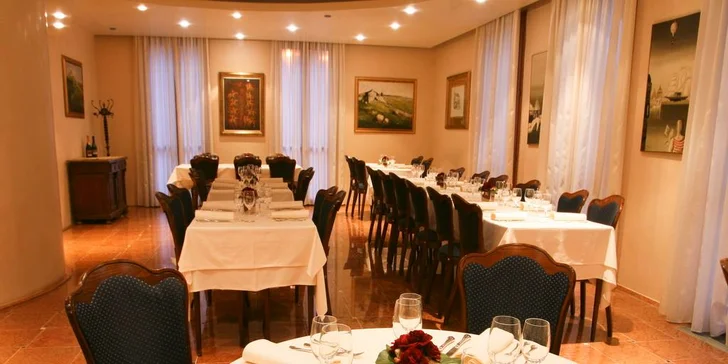Dovolená v Chorvatsku: 4* hotel v Novigradu se snídaní, 80 metrů od pláže