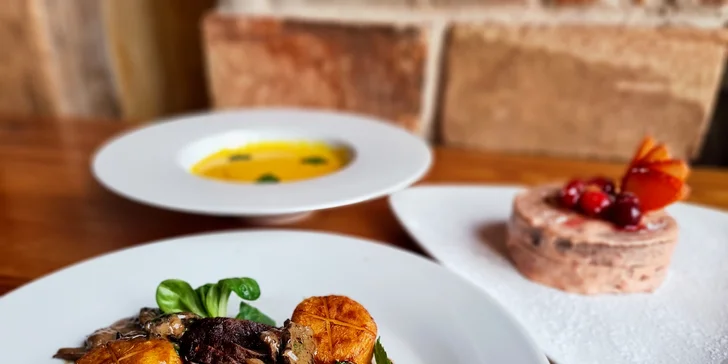 3chodové menu v centru Rumburka pro 1 či 2 osoby: dýňový krém, jelení hřbet či kachna a čokoládový dezert
