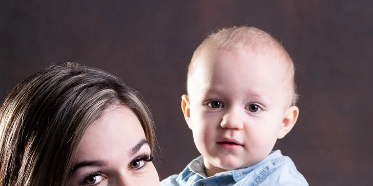 Firemní či rodinné portréty: až 10 fotografií, 90 minut ve studiu nebo venku