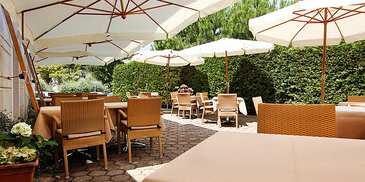 Dovolená v Chorvatsku: 4* hotel v Novigradu se snídaní, 80 metrů od pláže