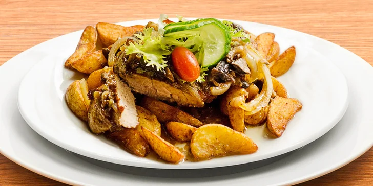 Hollywood menu pro dva: steak, americké brambory a palačinky s kávou