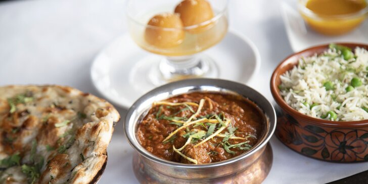 Indická hostina pro 2 osoby: hlavní chody s jehněčím a kuřecím i dezerty a předkrmy