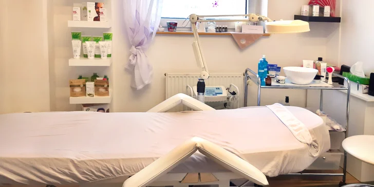 Kompletní kosmetické ošetření vč. masáže obličeje nebo hloubkové čištění aknózní pleti