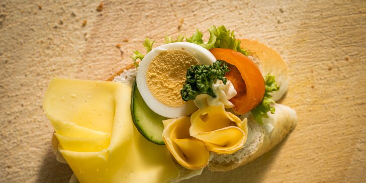 Chutné občerstvení bez práce: 10–20 chlebíčků i masové či sýrové obložené mísy z Barunky