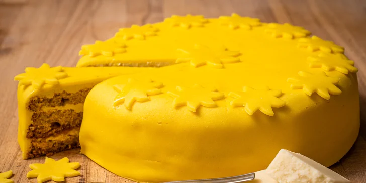 Dorty z domácích surovin o váze 1,3 kg: sachr, ořechový, karamelový, čokoládový i višňový či s medem