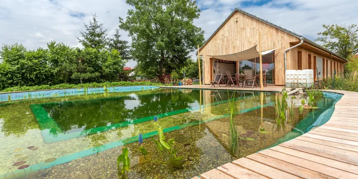 Komfort v sepětí s přírodou Polabí: domek s noclehem až pro 14 osob, zahrada i zvířátka