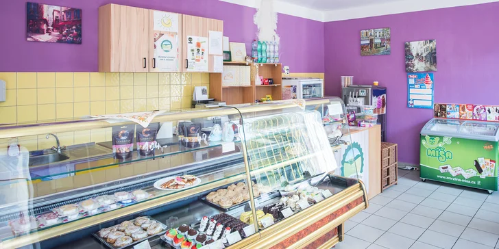 Dorty z domácích surovin o váze 1,3 kg: sachr, ořechový, karamelový, čokoládový i višňový či s medem