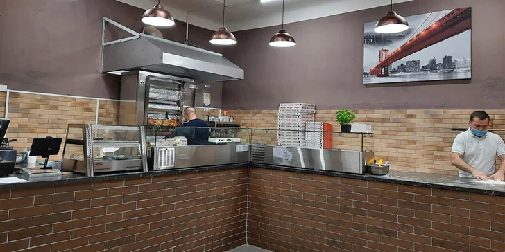 Samostatně nebo v menu: křupavé grilované kuře, hranolky, salát i nápoj