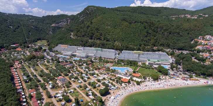 Chorvatský Rabac: dovolená v mobilním domku pro 5 osob, 50 m na pláž a bazény