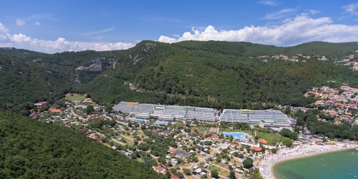 Chorvatský Rabac: dovolená v mobilním domku pro 5 osob, 50 m na pláž a bazény