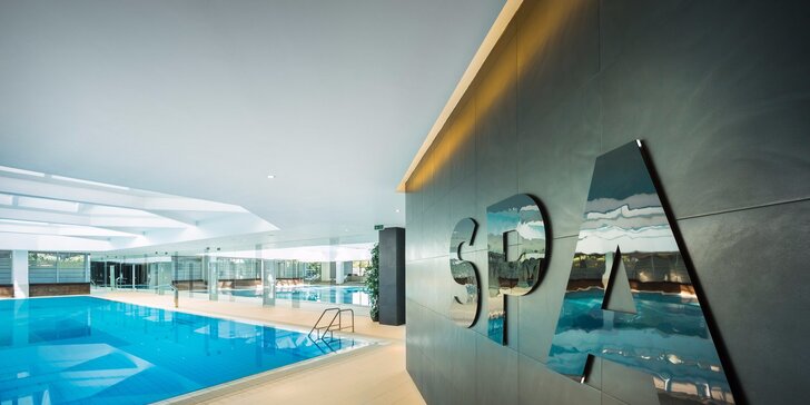 Dovolená v chorvatském Novigradu: moderní 4* hotel 100 m od pláže, bazény a polopenze
