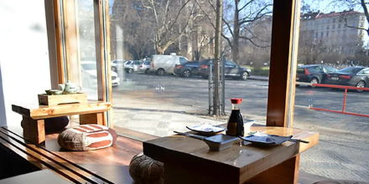 Výběr z asijského menu: Bun bo nam bo, hovězí Pho Bo i Pad thai + závitky