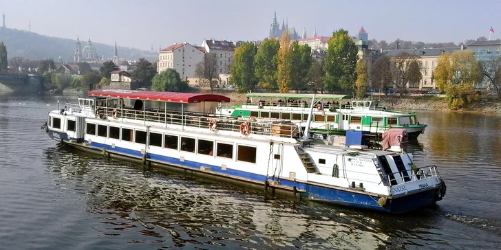 2hodinová plavba s rautem a nápojem pro dva i originální balení poukazu