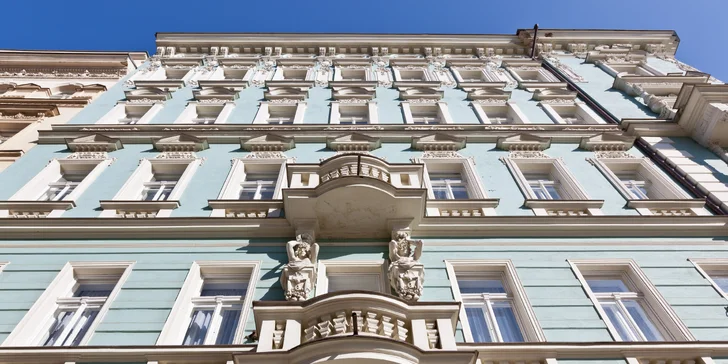 Letní či podzimní pobyt pod Petřínem: moderní apartmán s kuchyňkou a lahví prosecca