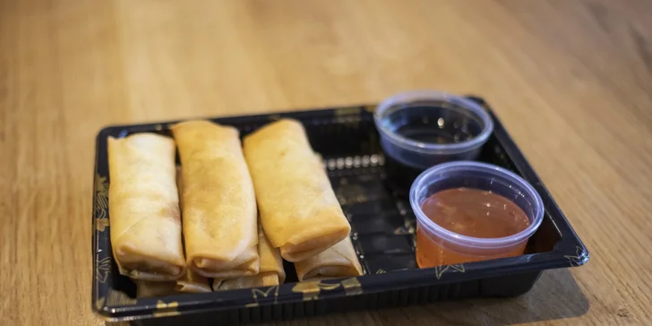 Sety 14–68 kousků sushi s rybami i zeleninou a k nim minizávitky