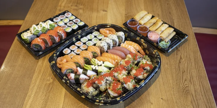 Sety 14–68 kousků sushi s rybami i zeleninou a k nim minizávitky