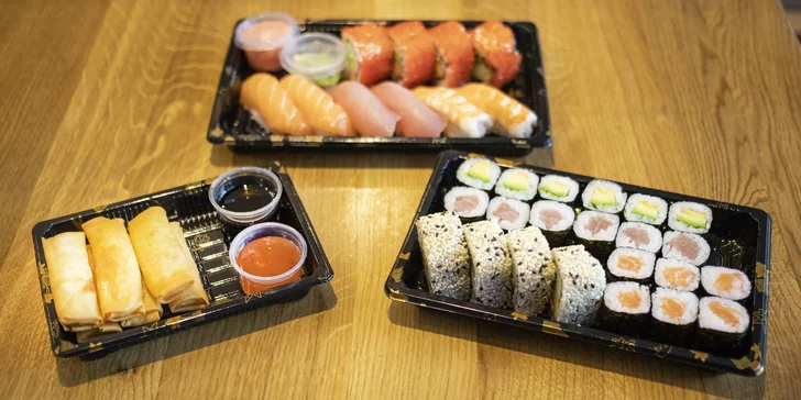 Sety 14–68 kousků sushi s rybami i zeleninou a k nim minizávitky
