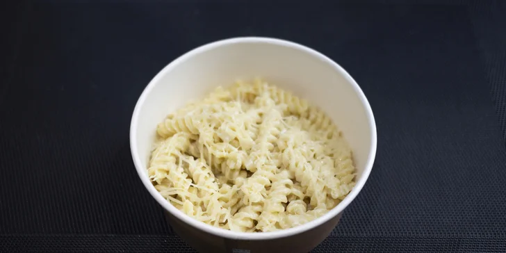 Gnocchi, farfalle, spaghetti, tagliatelle i fusilli s omáčkou dle výběru