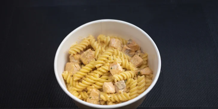 Gnocchi, farfalle, spaghetti, tagliatelle i fusilli s omáčkou dle výběru