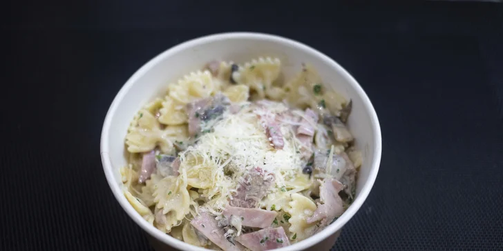 Gnocchi, farfalle, spaghetti, tagliatelle i fusilli s omáčkou dle výběru