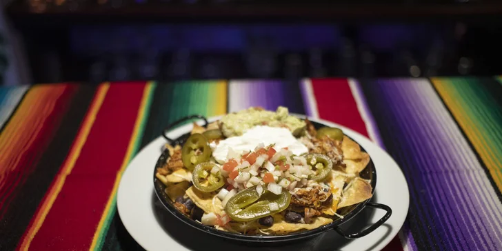 Nachos dle výběru z mexické restaurace pro 2–3 osoby: cochinita, pastor i vegetariánské