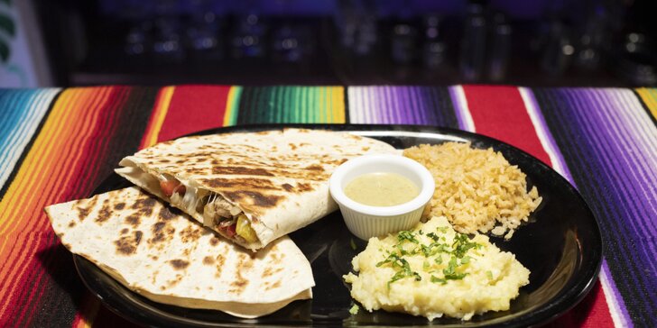 Mexické jídlo dle výběru až pro 3 osoby: tacos, burros, nachos i quesadilla