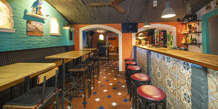 Nachos dle výběru z mexické restaurace pro 2–3 osoby: cochinita, pastor i vegetariánské