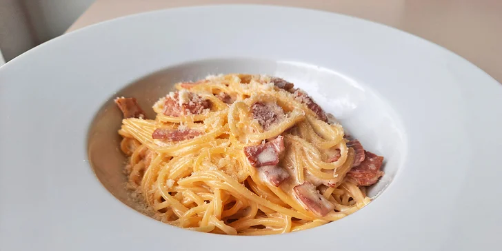 Dejte si něco dobrého: pizza nebo těstoviny podle výběru pro 2 osoby