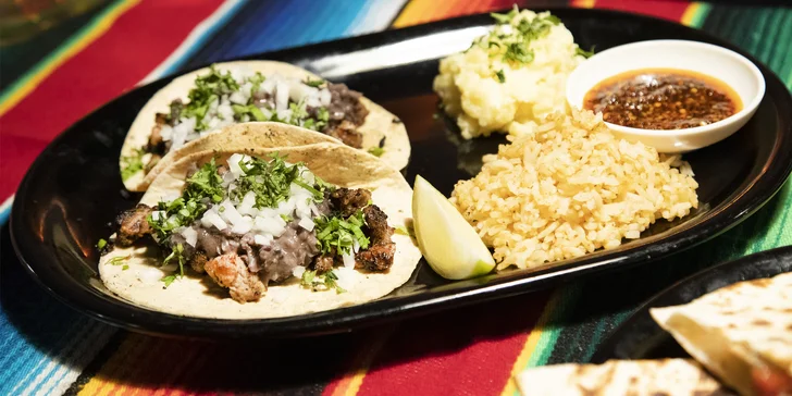 Mexické jídlo dle výběru až pro 3 osoby: tacos, burros, nachos i quesadilla