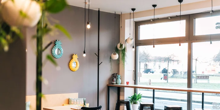 Kyblík vegan stripsů z červené čočky a ovesných vloček a křupavé hranolky