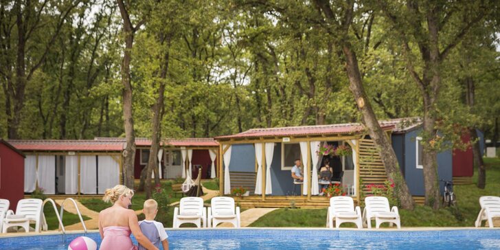Dovolená v parádním kempu na Istrii: mobilní domek, pláž, bazény a zábava pro děti