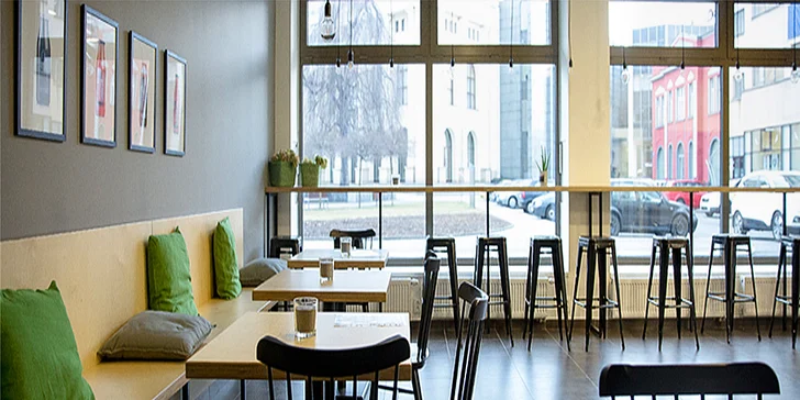 Zkuste nové chutě: netradiční latté podle výběru ve vegan restauraci pro dva