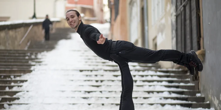 Online akrojóga: video lekce podle výběru i celý kurz pro začátečníky