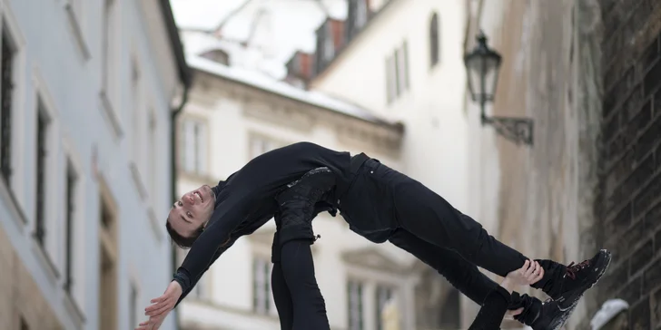 Online akrojóga: video lekce podle výběru i celý kurz pro začátečníky