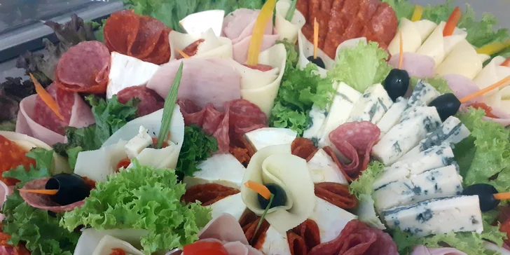Otevřené vouchery na catering: chlebíčky, obložené mísy, jednohubky i řízky