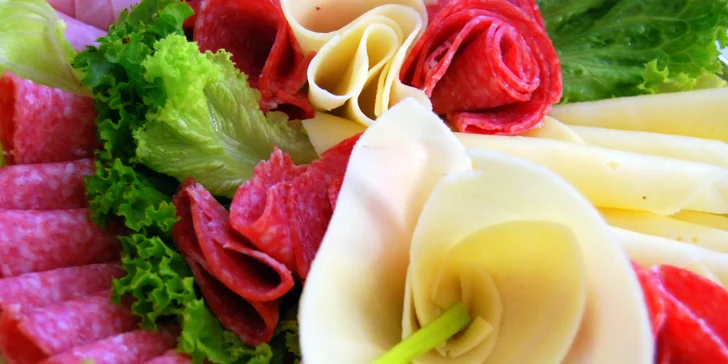 Otevřené vouchery na catering: chlebíčky, obložené mísy, jednohubky i řízky