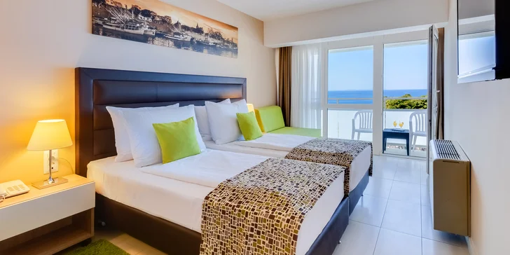 Chorvatské letovisko Petrčane: 4* hotel 50 metrů od pláže, s bazény a polopenzí