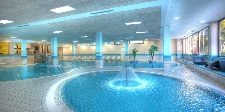 Chorvatské letovisko Petrčane: 4* hotel 50 metrů od pláže, s bazény a polopenzí