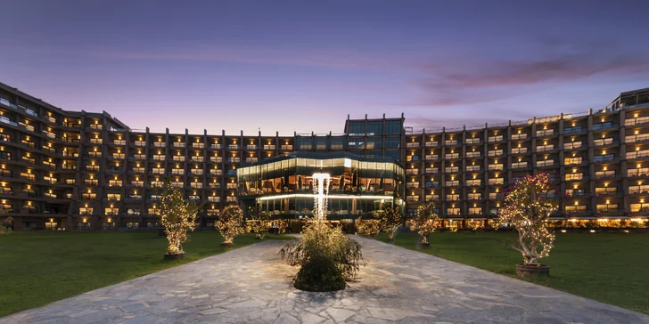 Luxusní dovolená na Kypru: 5* hotel na pláži, s bazény a aquaparkem a ultra all inclusive