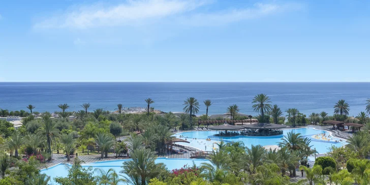 Luxusní dovolená na Kypru: 5* hotel na pláži, s bazény a aquaparkem a ultra all inclusive