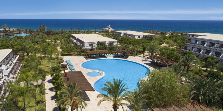 Luxusní dovolená na Kypru: 5* hotel na pláži, s bazény a aquaparkem a ultra all inclusive