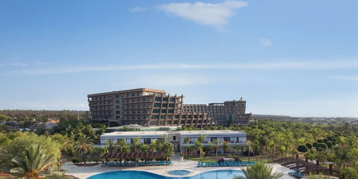 Luxusní dovolená na Kypru: 5* hotel na pláži, s bazény a aquaparkem a ultra all inclusive